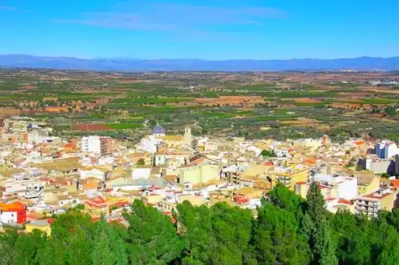 Vista exterior de Casa adosada en venda en Chiva amb Terrassa, Traster i Forn