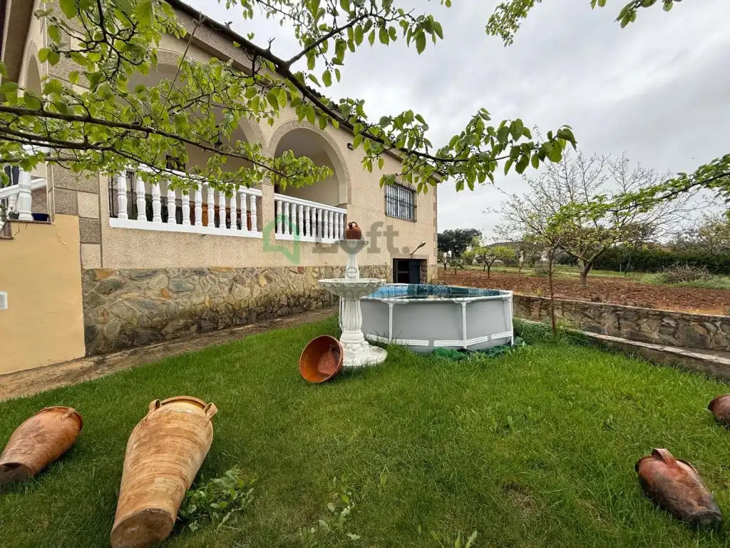 Chalet con jardín en venta en Dehesilla de Calamón - Campomanes