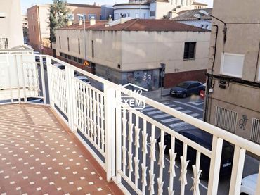 Adossat amb balcó en venda a La Bordeta