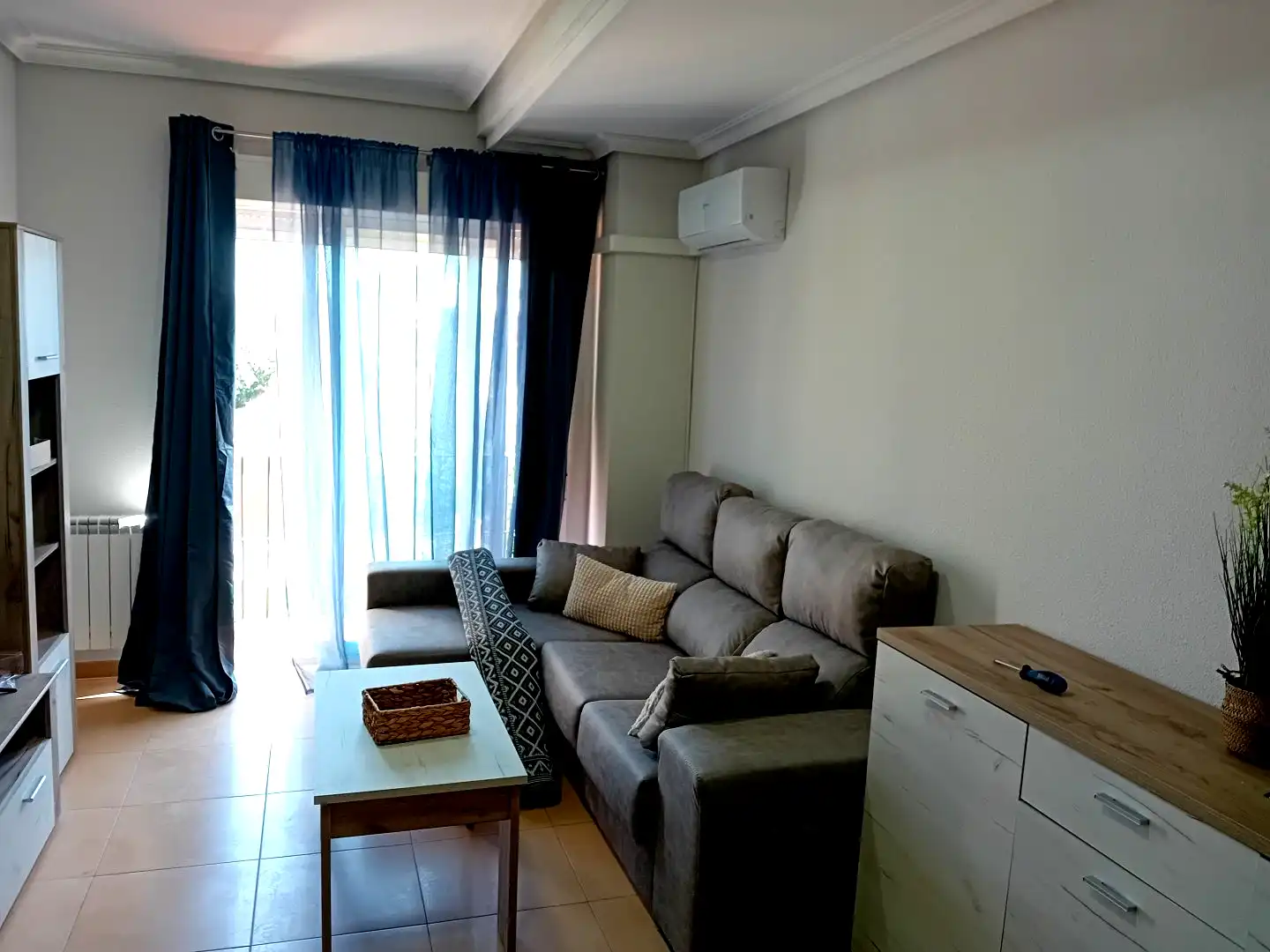 Living room of Flat for sale in Pozuelo de Calatrava  with Air Conditioner, Heating and Furnished