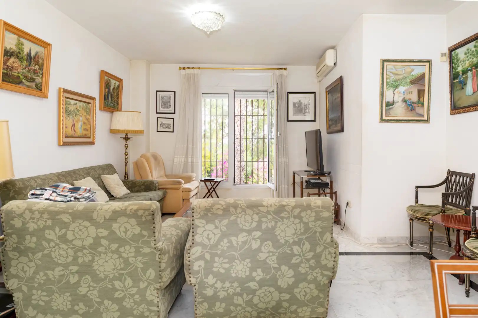 Sala de estar de Casa o chalet en venta en Málaga con Aire acondicionado, Calefacción y Jardín privado