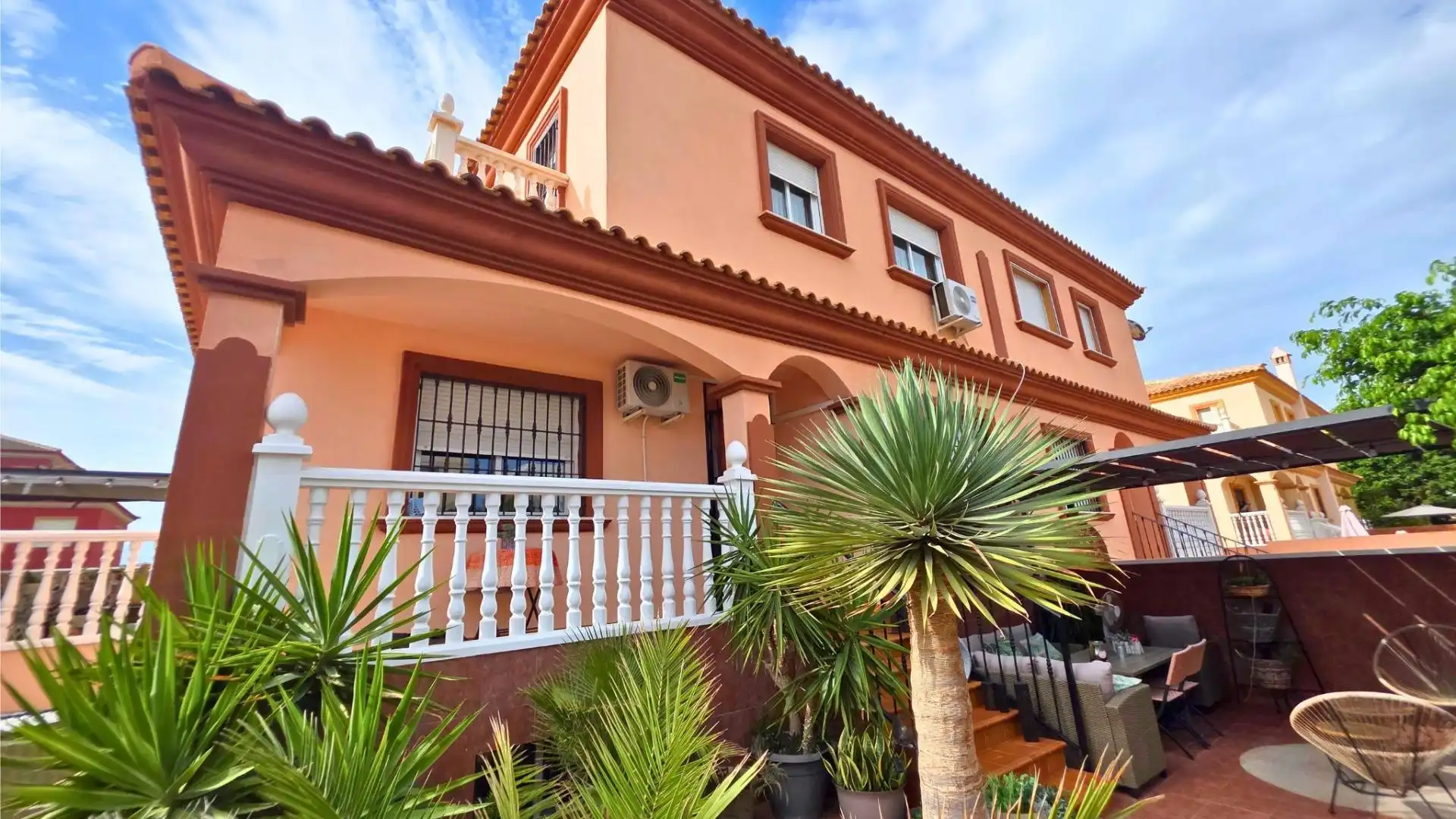 Maison jumelée avec jardin à vendre à Roquetas de Mar ciudad