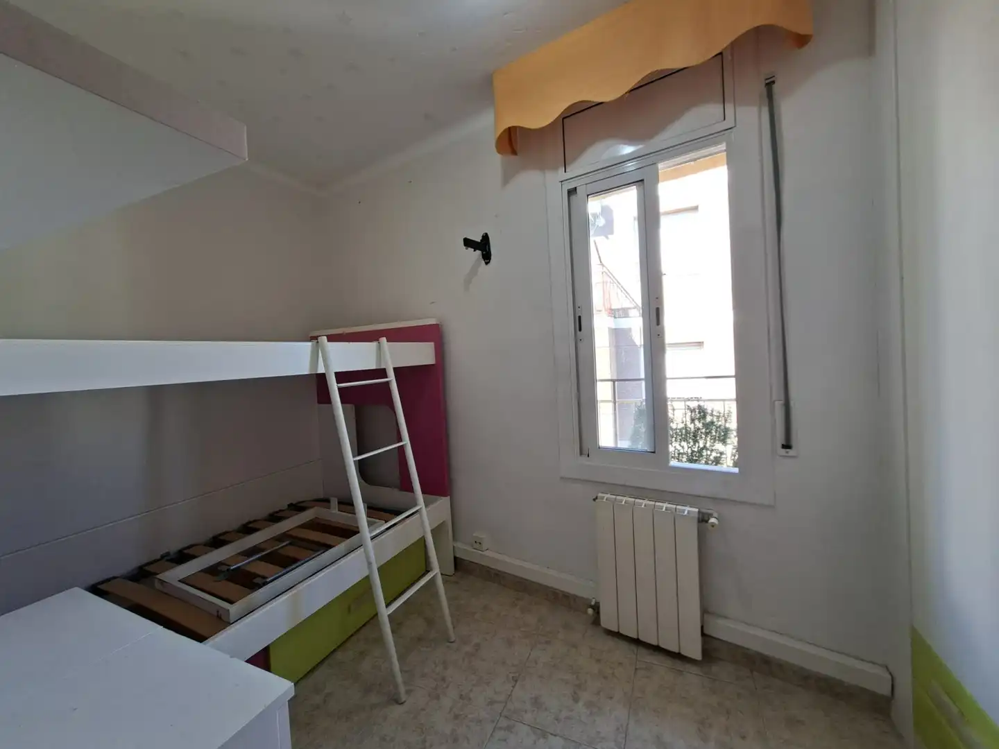 Schlafzimmer von Dachboden zum Verkauf in Badalona mit Klimaanlage, Heizung und Terrasse