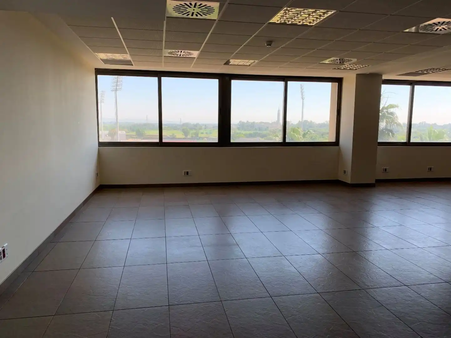 Oficina de alquiler en Santiponce