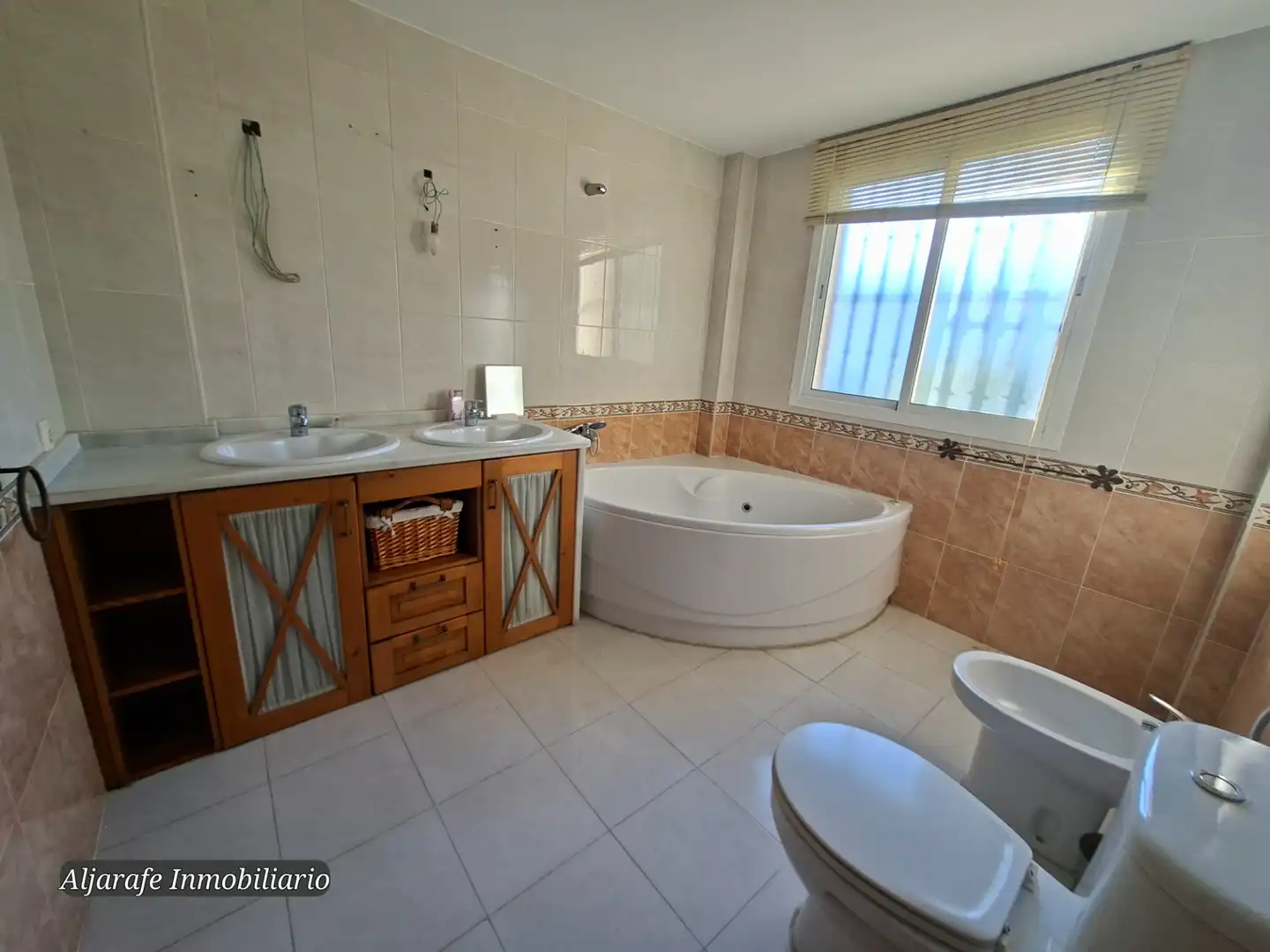 Bathroom of Detached homes for sale in Espartinas  with Air Conditioner, Heating and Private garden
