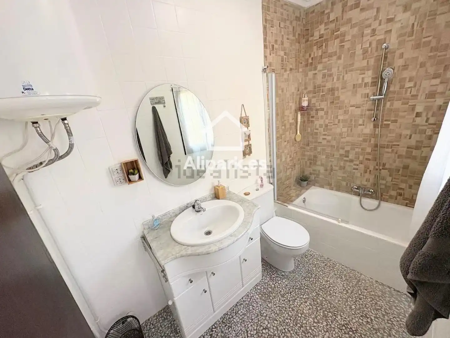 Baño de Piso en venta en Novelda con Terraza
