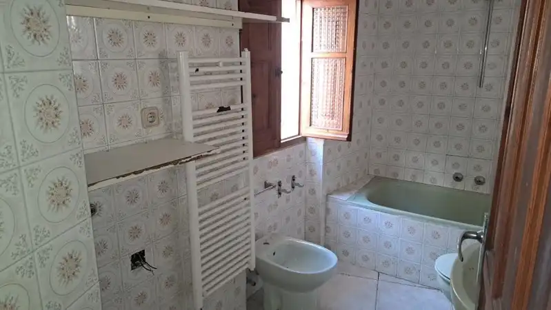 Badezimmer von Einfamilien-Reihenhaus zum Verkauf in Estremera mit Terrasse und Abstellraum