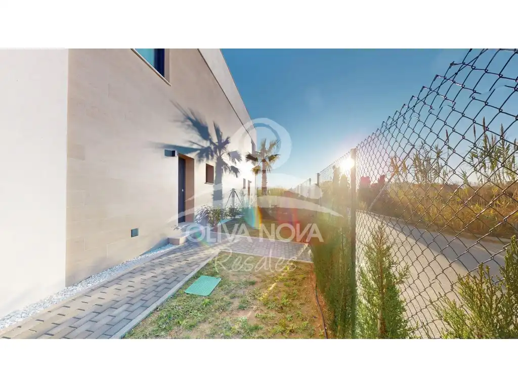 Detached homes for sale in Calle Degas, Oliva Nova