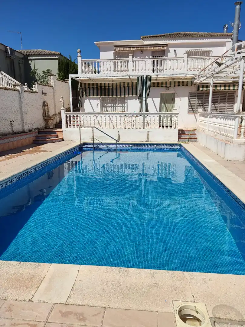 Piscina de Casa o chalet en venta en Mengíbar con Amueblado