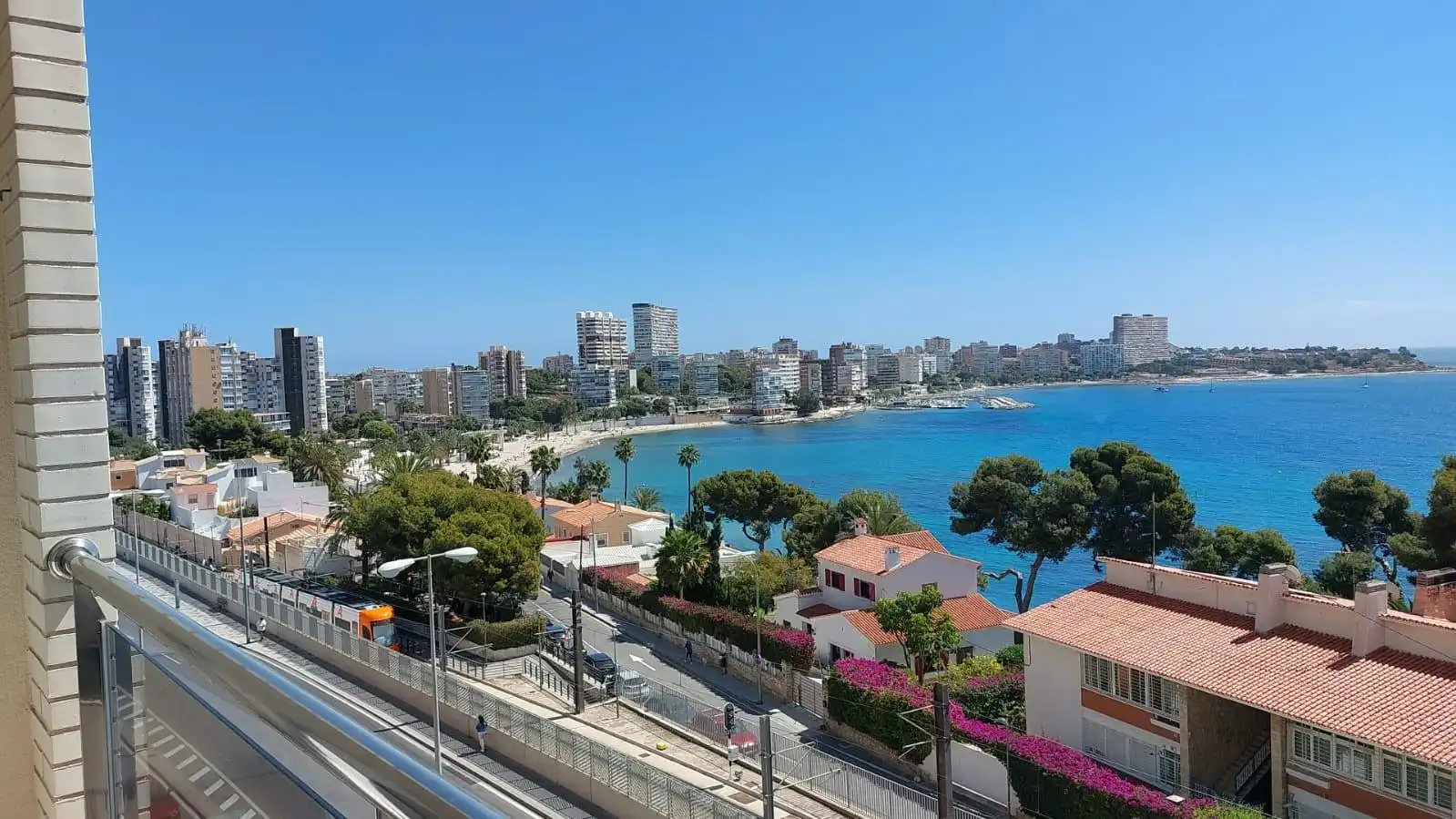 Außenansicht von Wohnung zur Miete in Alicante / Alacant mit Klimaanlage, Heizung und Terrasse