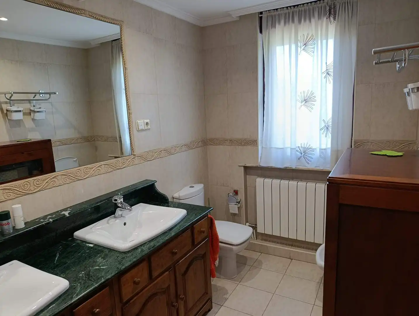 Bany de Casa o xalet en venda en San Andrés del Rabanedo amb Calefacció, Jardí privat i Terrassa