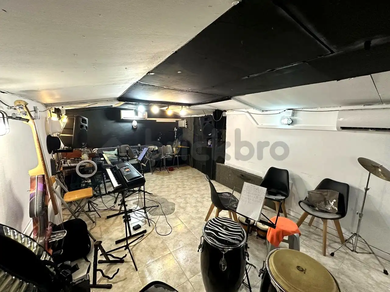 Commercial properties for sale in Barcelona  with Air Conditioner