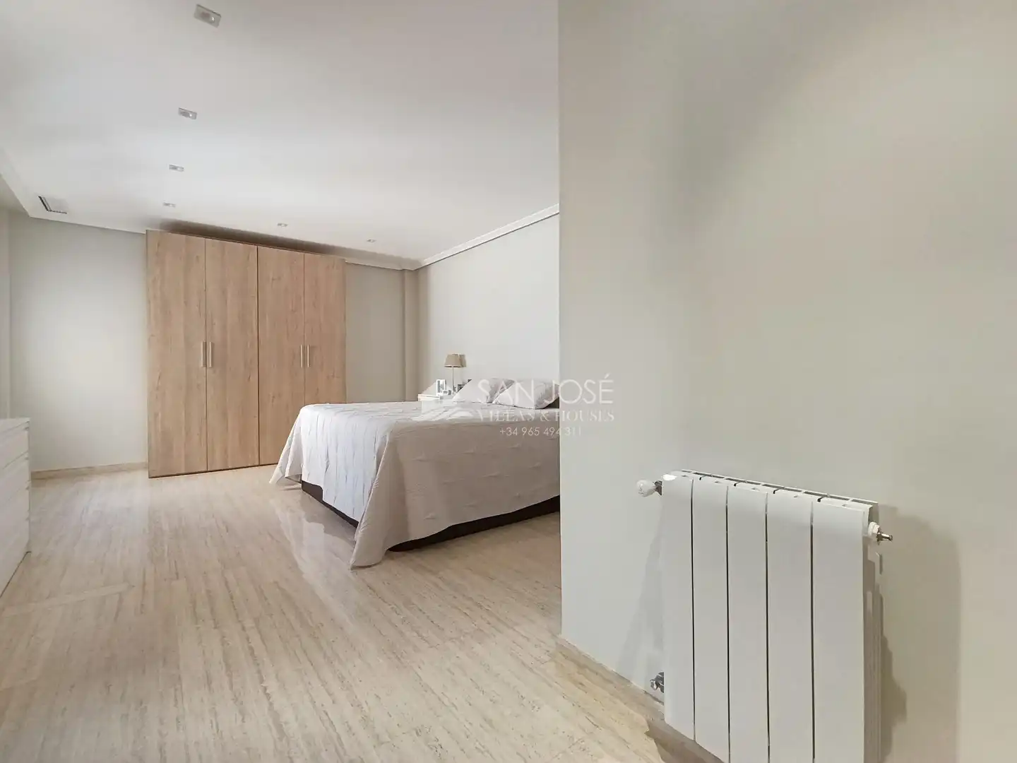 Habitación de Ático en venta en Novelda con Aire acondicionado, Calefacción y Balcón