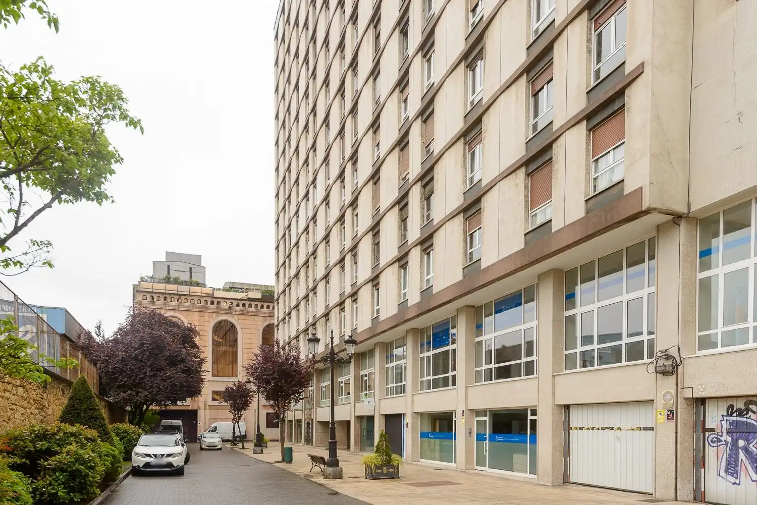 Vista exterior de Piso en venta en Oviedo  con Calefacción y Parquet