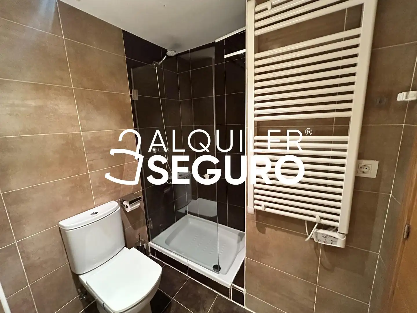 Baño de Estudio de alquiler en Madrid con Aire acondicionado, Calefacción y Trastero