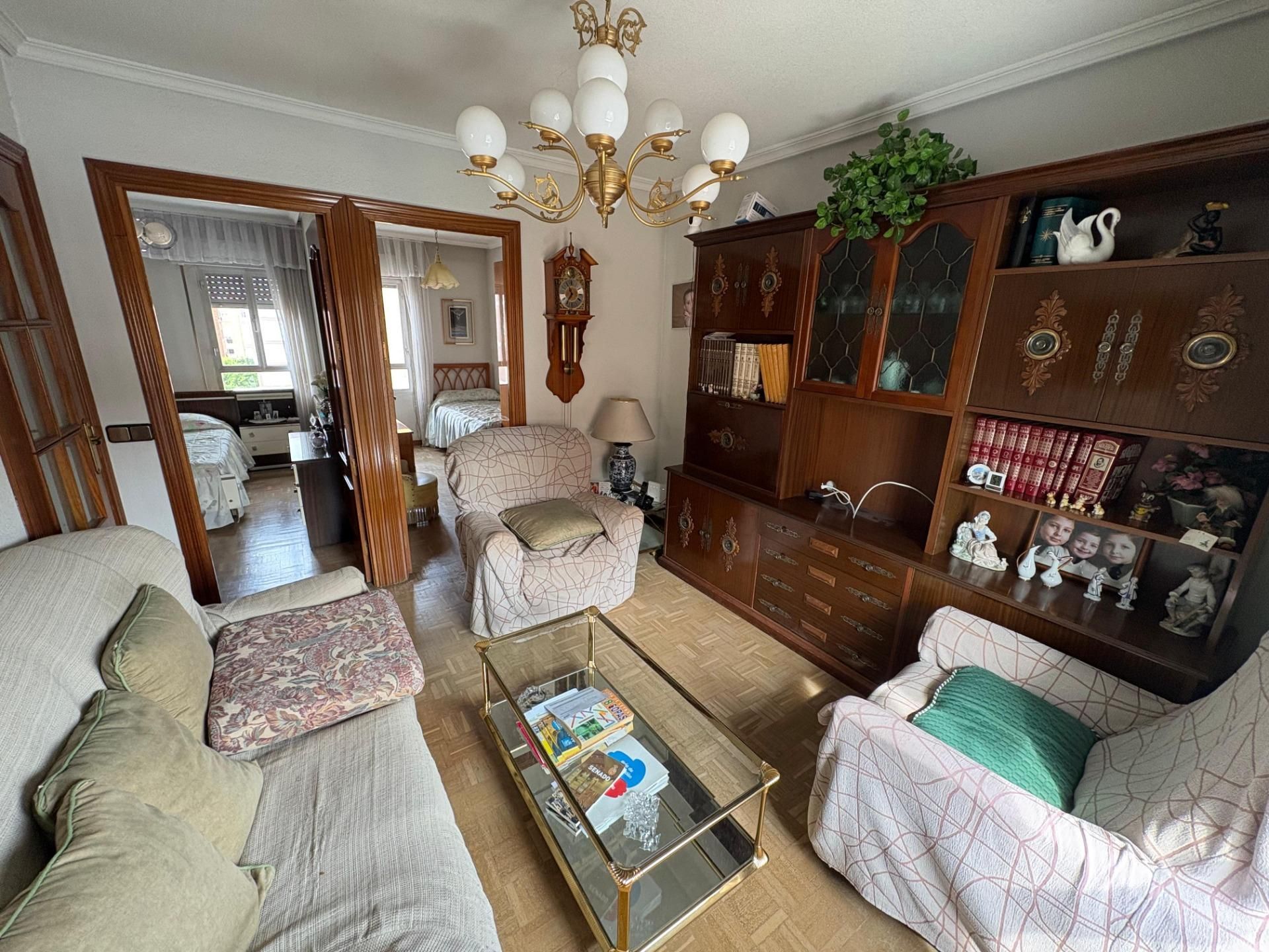 Living room of Flat for sale in  Madrid Capital  with Air Conditioner, Heating and Parquet flooring