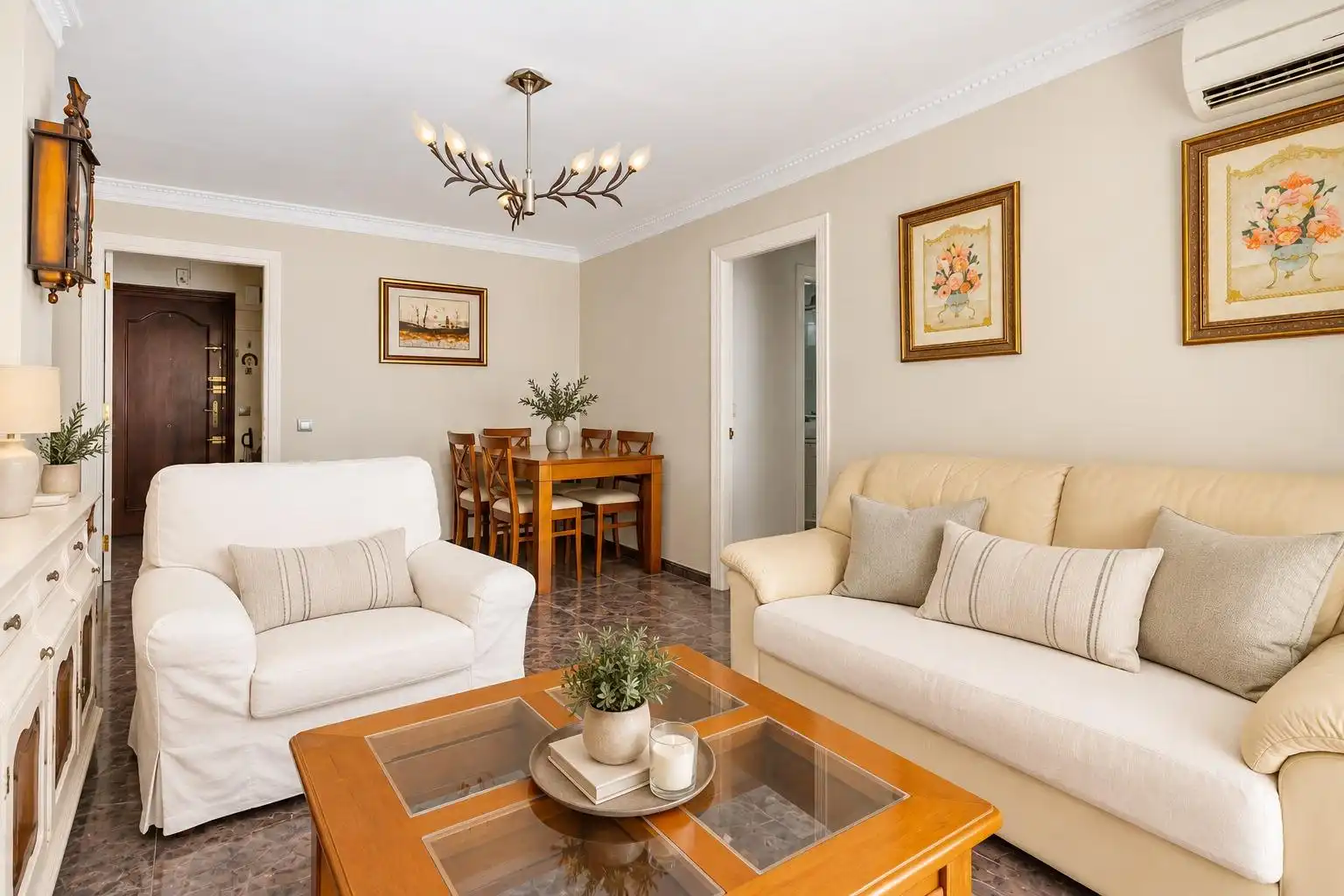 Sala de estar de Apartamento en venta en Estepona con Aire acondicionado, Calefacción y Terraza