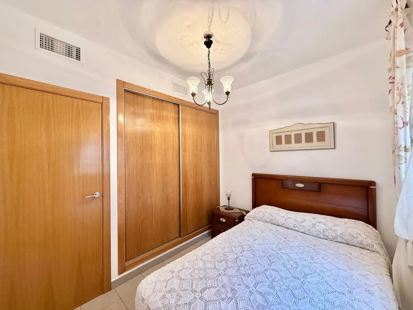 Habitación de Casa adosada de alquiler en Pilar de la Horadada con Aire acondicionado, Calefacción y Jardín privado