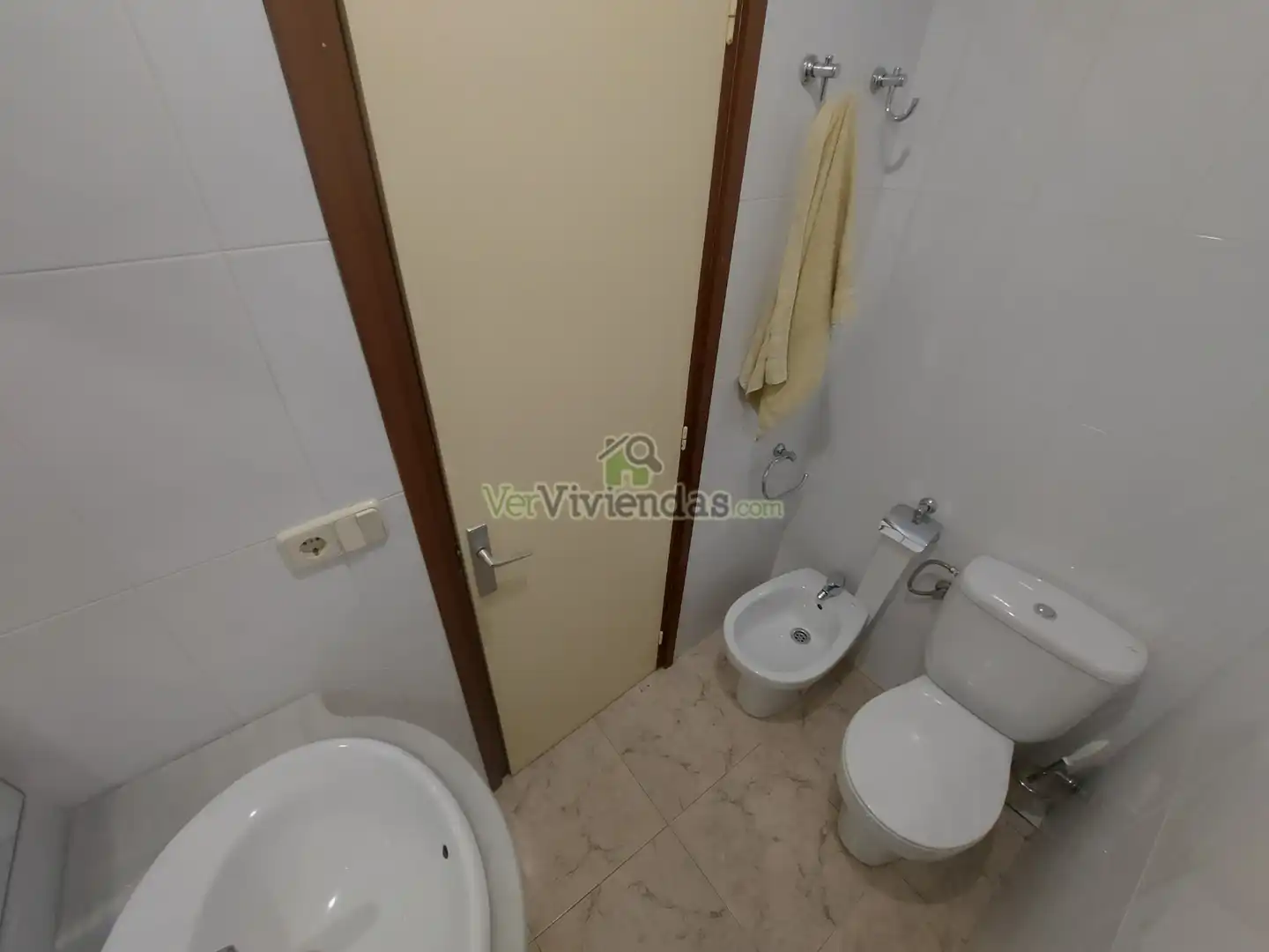 Bathroom of Flat for sale in Sant Andreu de la Barca  with Air Conditioner, Heating and Balcony