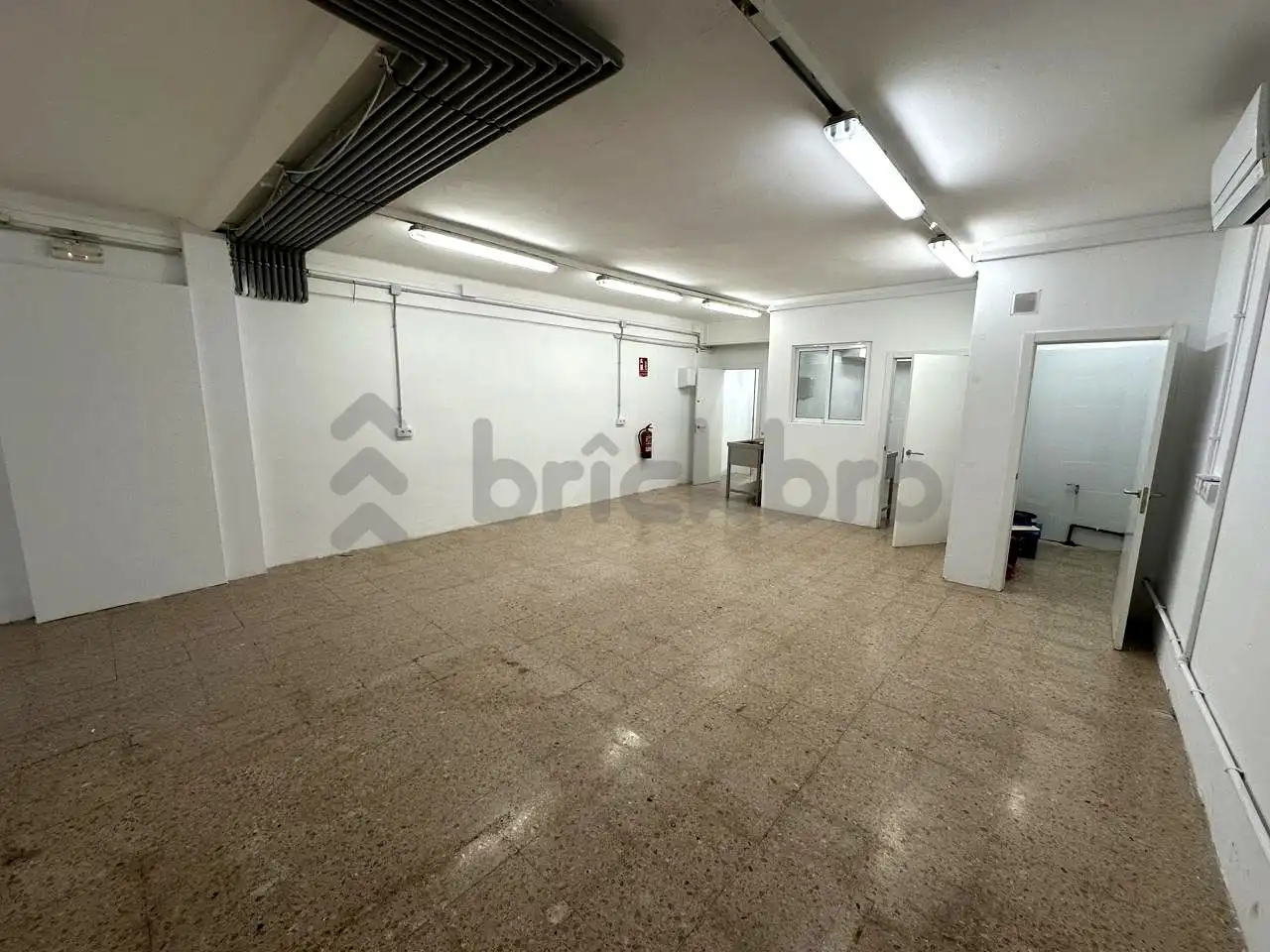 Commercial properties for sale in Barcelona  with Air Conditioner