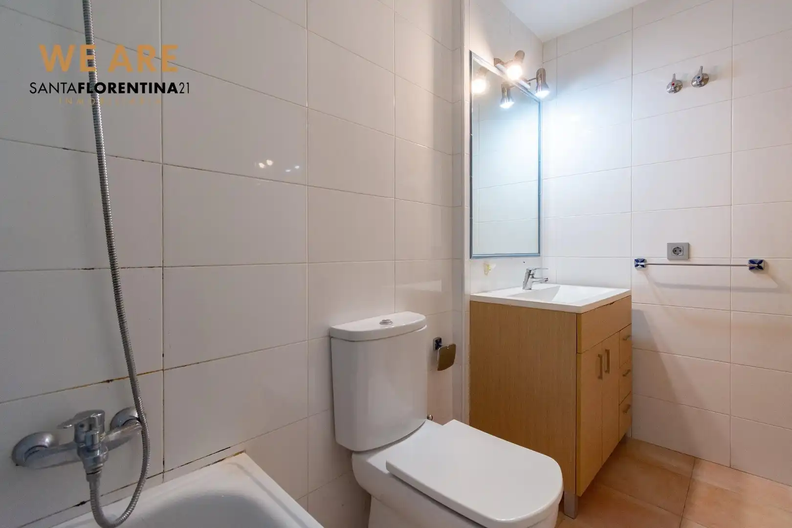 Baño de Piso en venta en Cartagena con Trastero, Amueblado y Piscina comunitaria