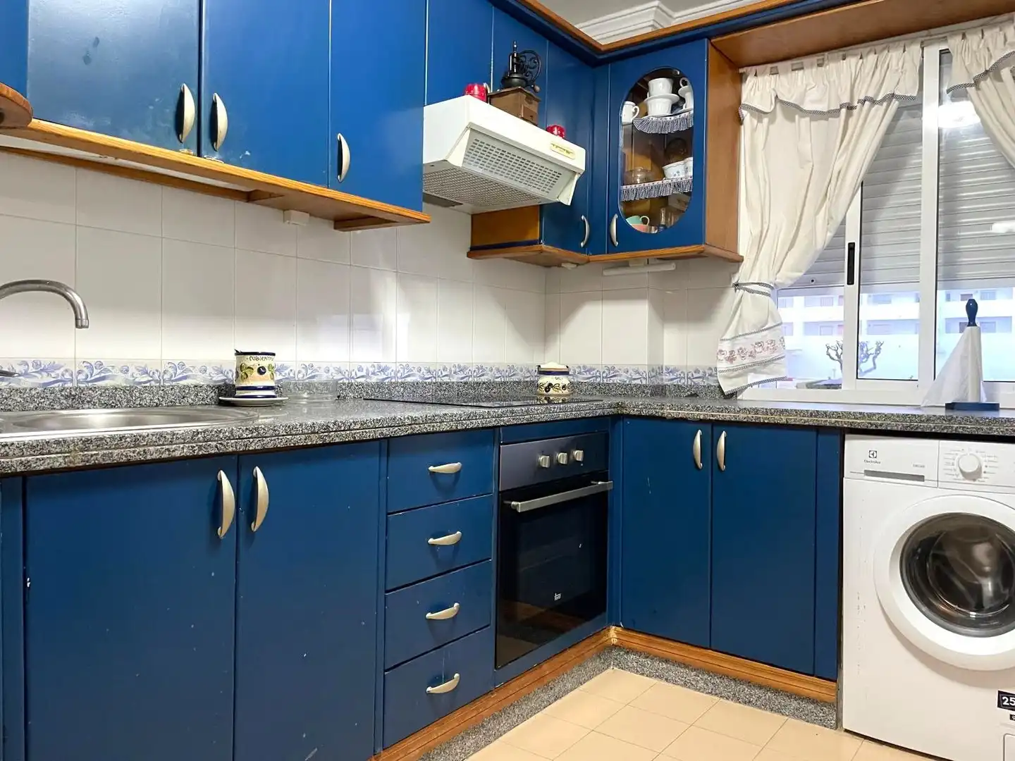 Cocina de Piso en venta en Almonte con Calefacción, Terraza y Amueblado