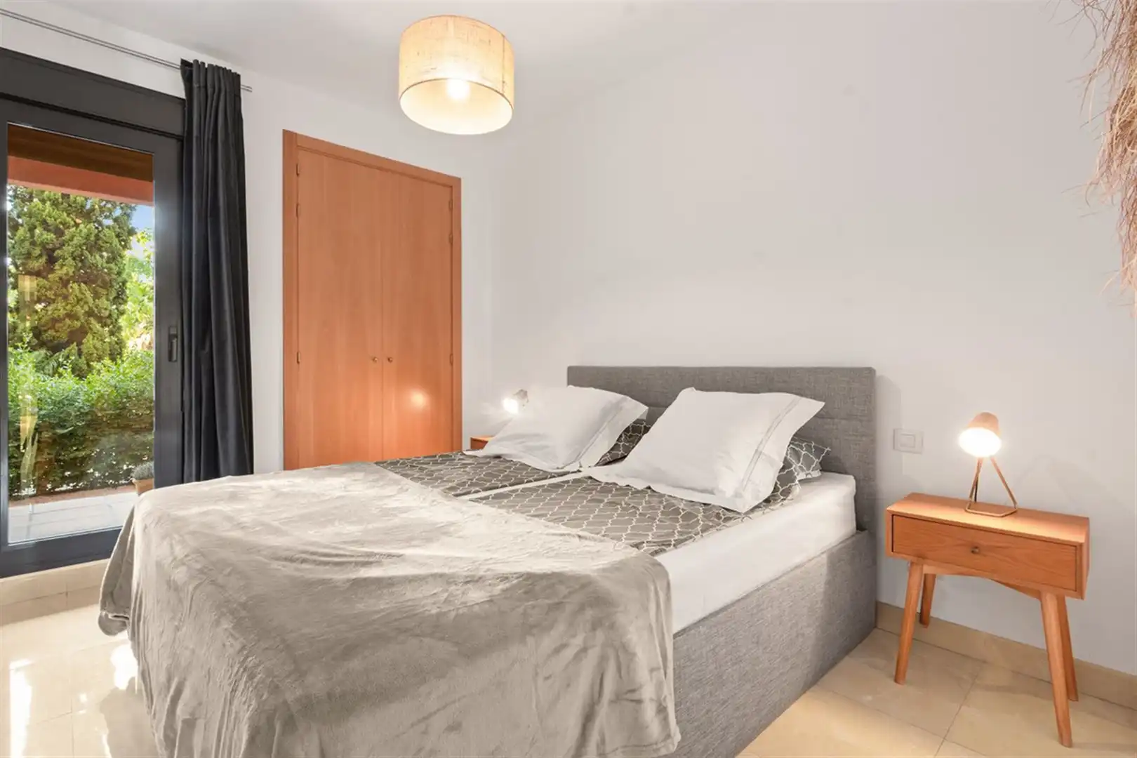 Dormitori de Apartament en venda en Estepona amb Aire condicionat i Terrassa