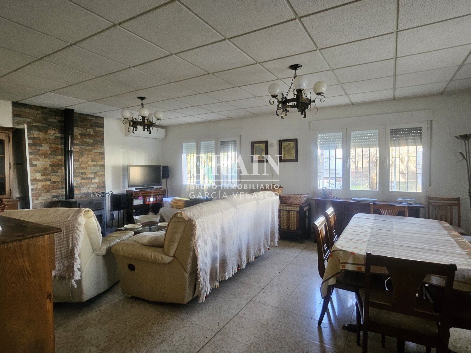 Sala d'estar de Casa o xalet en venda en  Albacete Capital amb Aire condicionat, Jardí privat i Terrassa