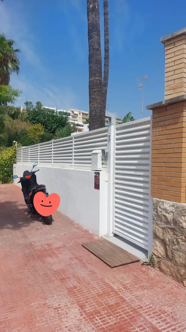 Vista exterior de Casa o xalet en venda en Sant Pere de Ribes amb Piscina