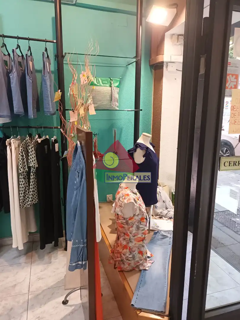 Local en traspaso en Madrid con Aire acondicionado, Amueblado y Alarma