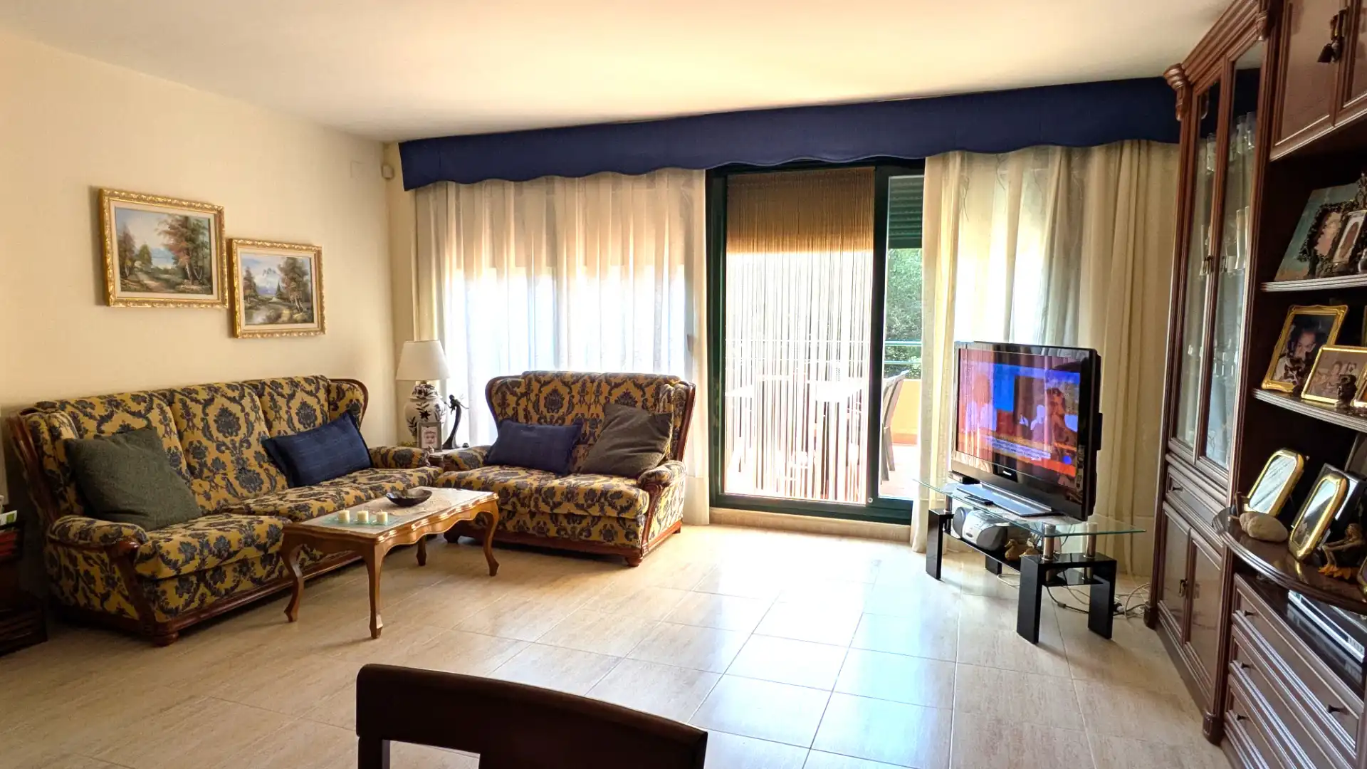 Sala d'estar de Casa adosada en venda en Tarragona amb Calefacció, Terrassa i Moblat