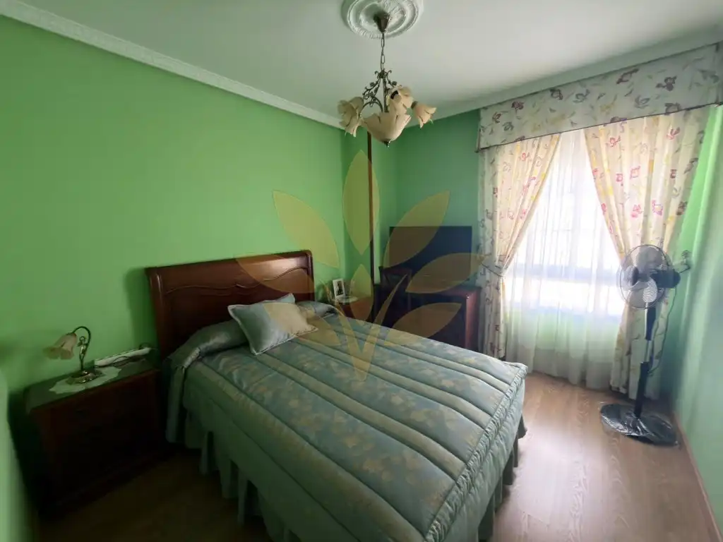 Habitación de Casa adosada en venta en Cáceres