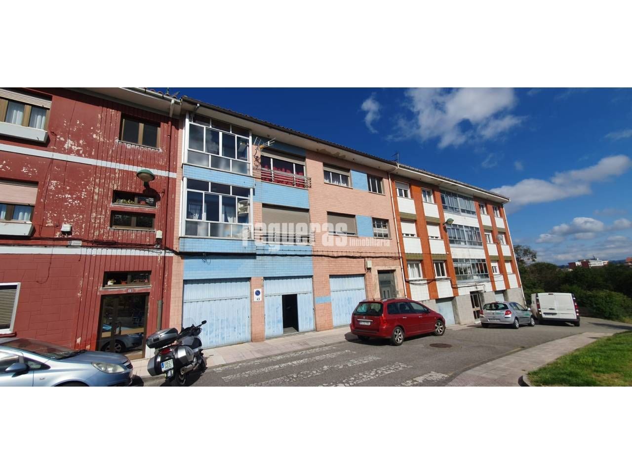 Vista exterior de Pis en venda en Avilés amb Calefacció, Parquet i Terrassa