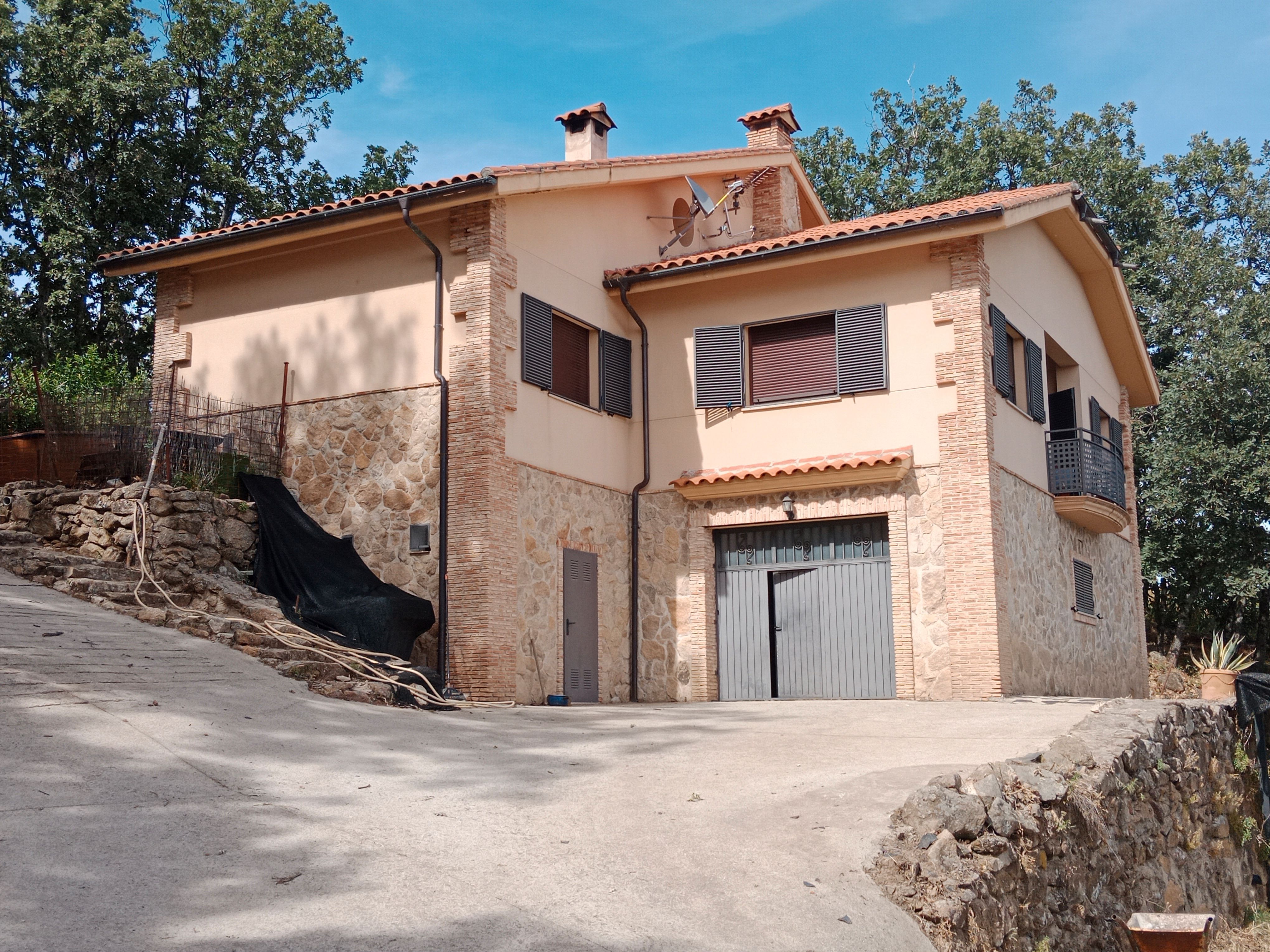 Vista exterior de Casa o xalet en venda en Torremenga amb Calefacció, Jardí privat i Terrassa
