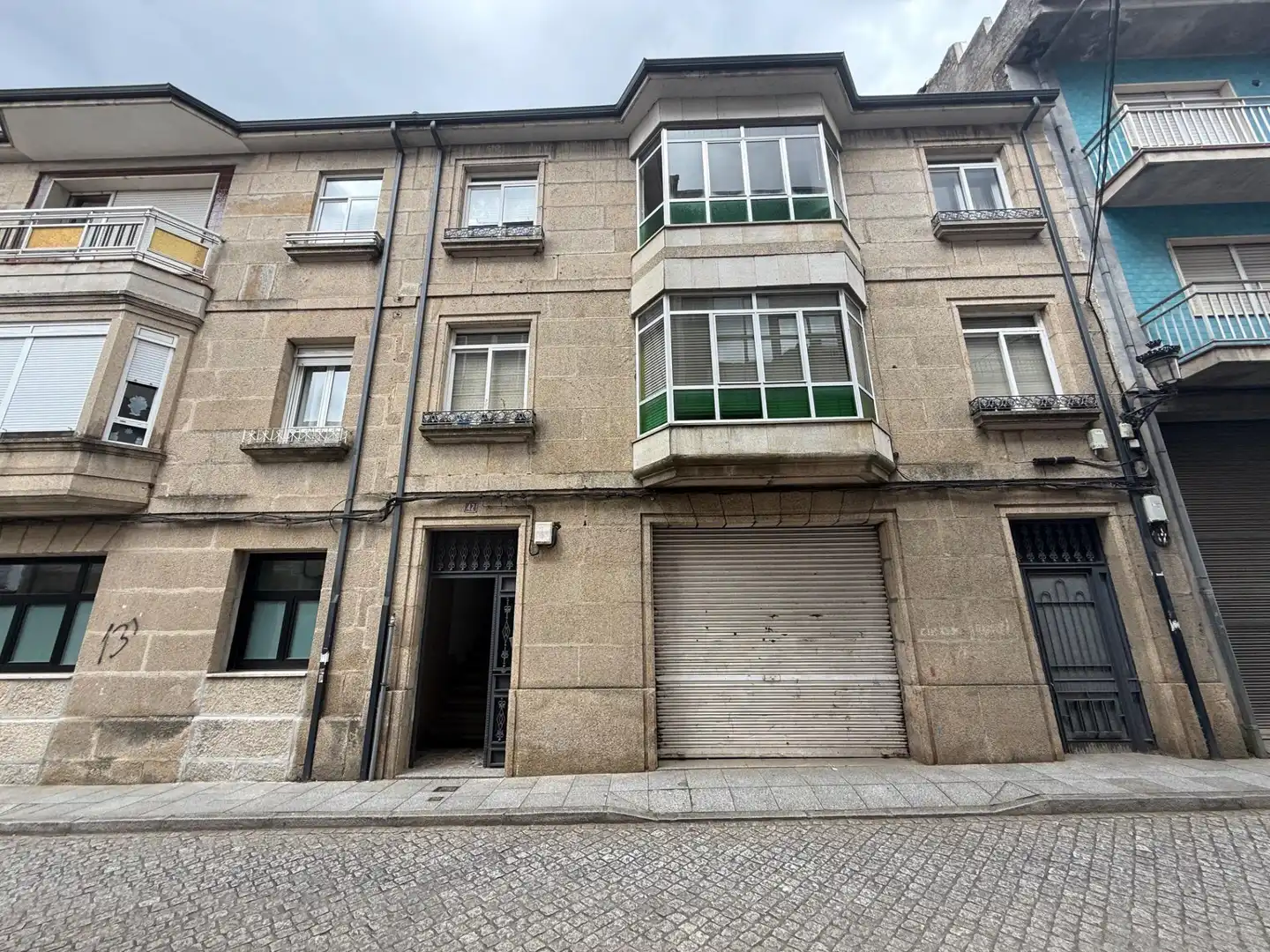 Vista exterior de Edifici en venda en Verín