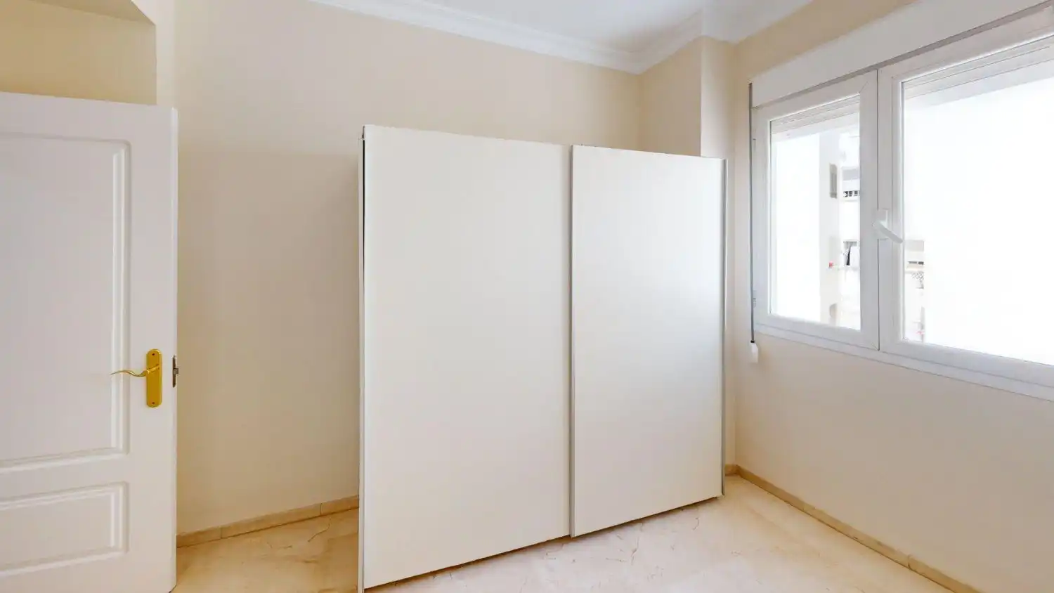Bedroom of Flat for rent in Sevilla  with Air Conditioner, Heating and Storage room