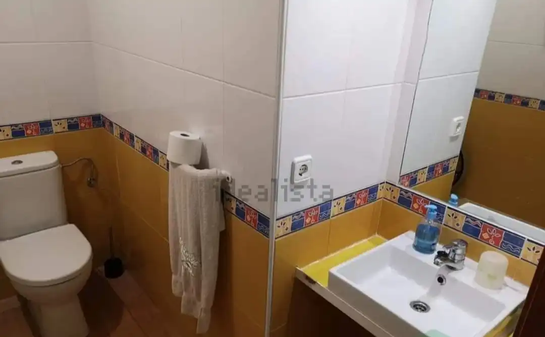 Bany de Apartament en venda en La Manga del Mar Menor amb Aire condicionat, Jardí privat i Moblat