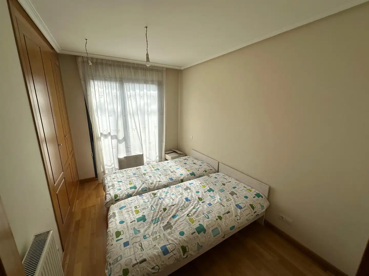 Dormitori de Apartament en venda en Burgos amb Calefacció, Traster i Balcó
