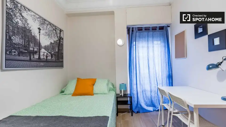 Bedroom of Flat for rent in Valencia  with Air Conditioner, Heating and Furnished