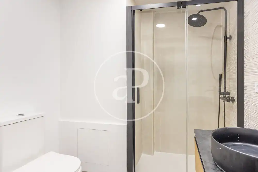 Badezimmer von Wohnung zur Miete in Valencia mit Klimaanlage, Heizung und Terrasse