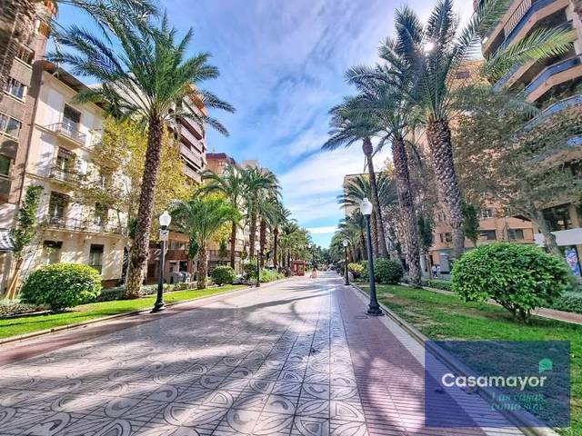 Local comercial en Venta en Ensanche - Diputación