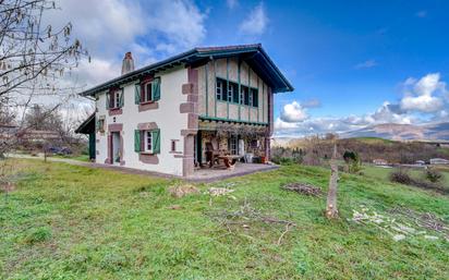 Vista exterior de Casa o xalet en venda en Zugarramurdi amb Jardí privat i Moblat