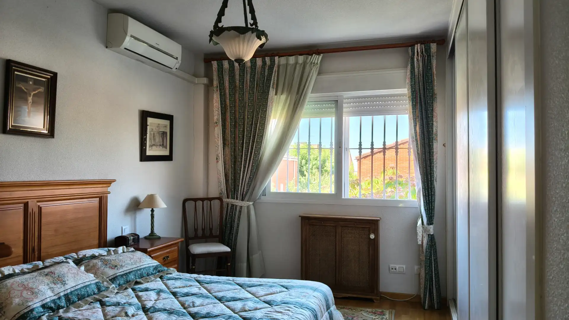Habitación de Casa adosada en venta en Rivas-Vaciamadrid con Aire acondicionado, Calefacción y Jardín privado