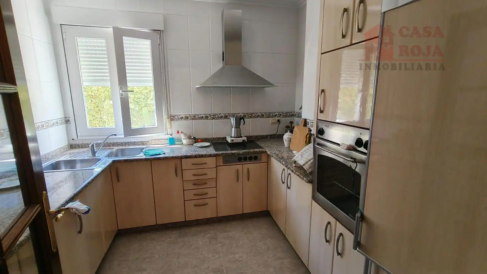 Cuina de Casa o xalet en venda en Cangas  amb Calefacció, Terrassa i Moblat