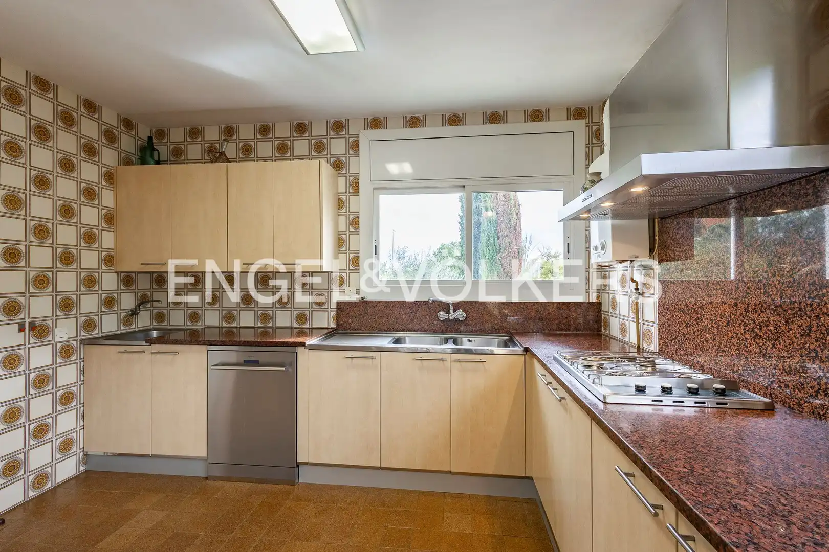 Cocina de Casa o chalet en venta en Vilanova i la Geltrú con Aire acondicionado, Calefacción y Jardín privado