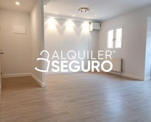 Bedroom of Flat to rent in  Madrid Capital  with Air Conditioner and Heating