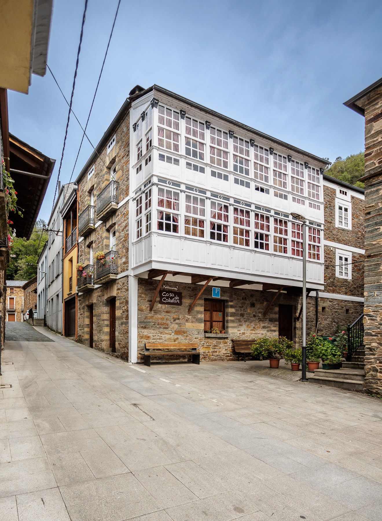 Vista exterior de Local en venda en Navia de Suarna amb Moblat