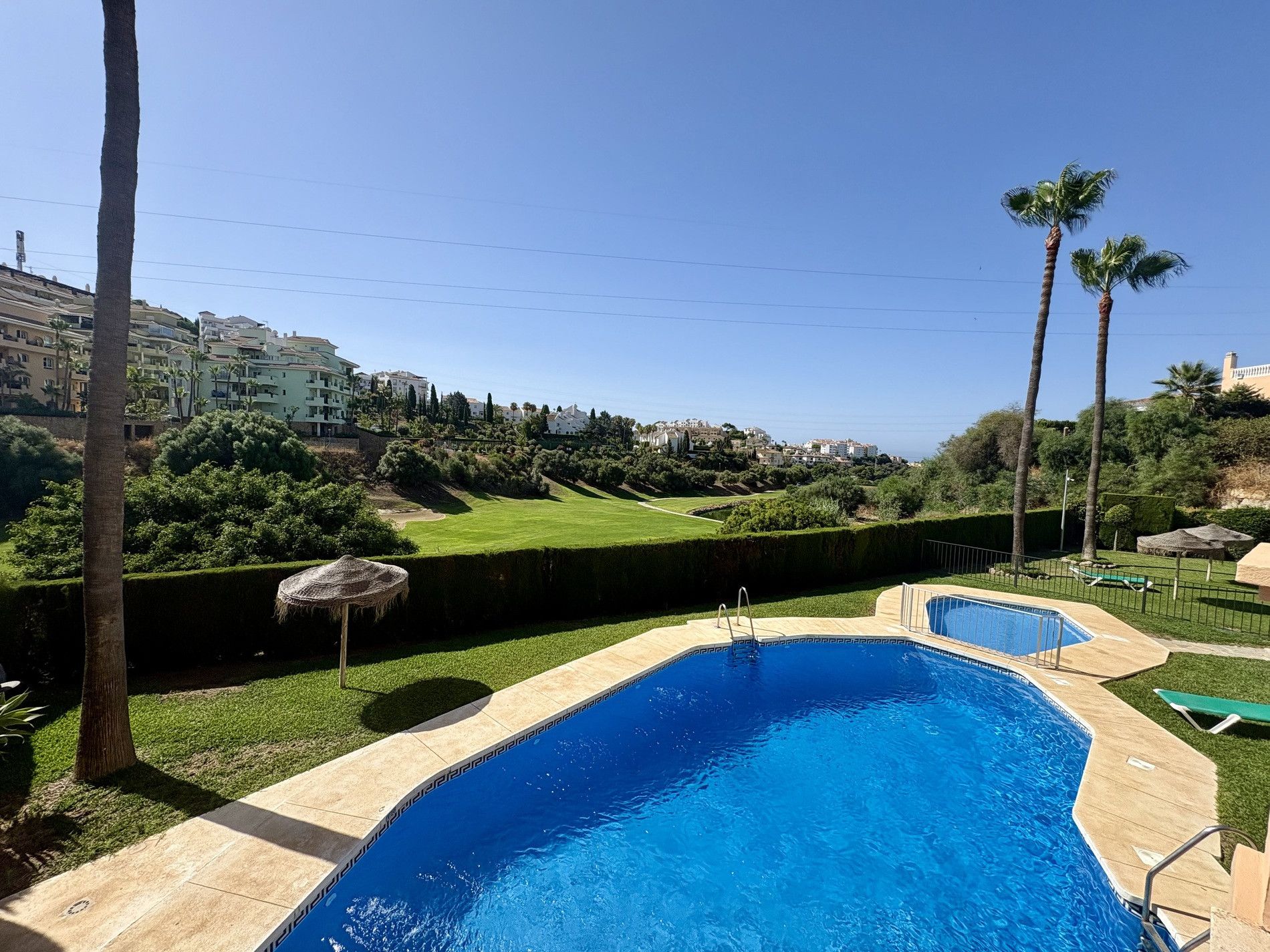 Jardí de Planta baixa en venda en Mijas amb Aire condicionat, Terrassa i Piscina