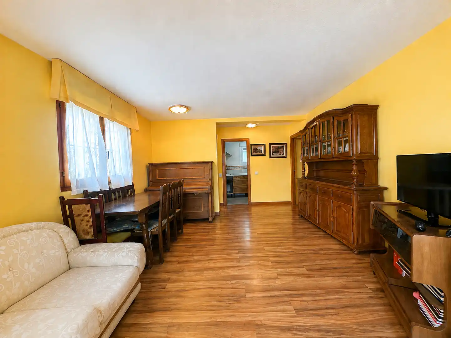 Terraced house with garden for sale in Calle Zarrazin 7, imagen 5
