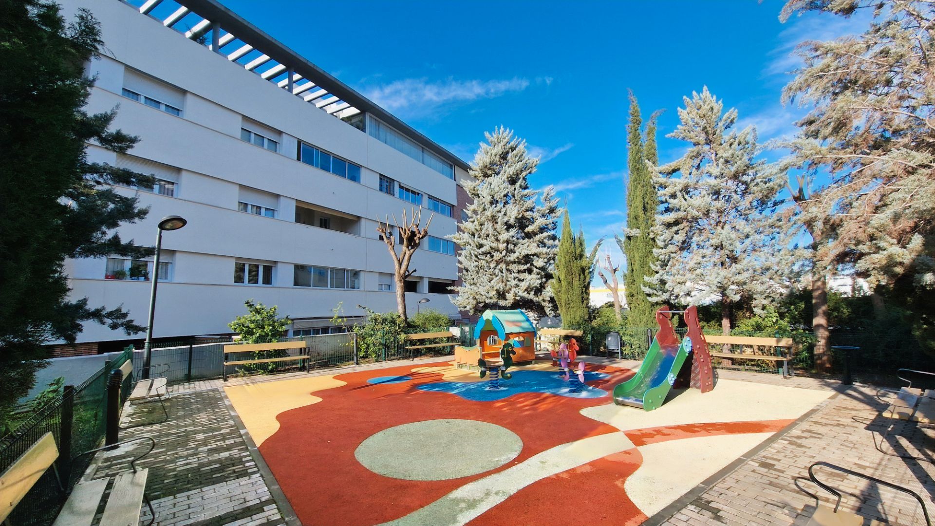 Exterior view of Flat for sale in Mairena del Aljarafe  with Air Conditioner, Terrace and Storage room